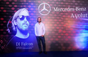 DJ Falcon trong đếm trình diễn xe mercedes A-class