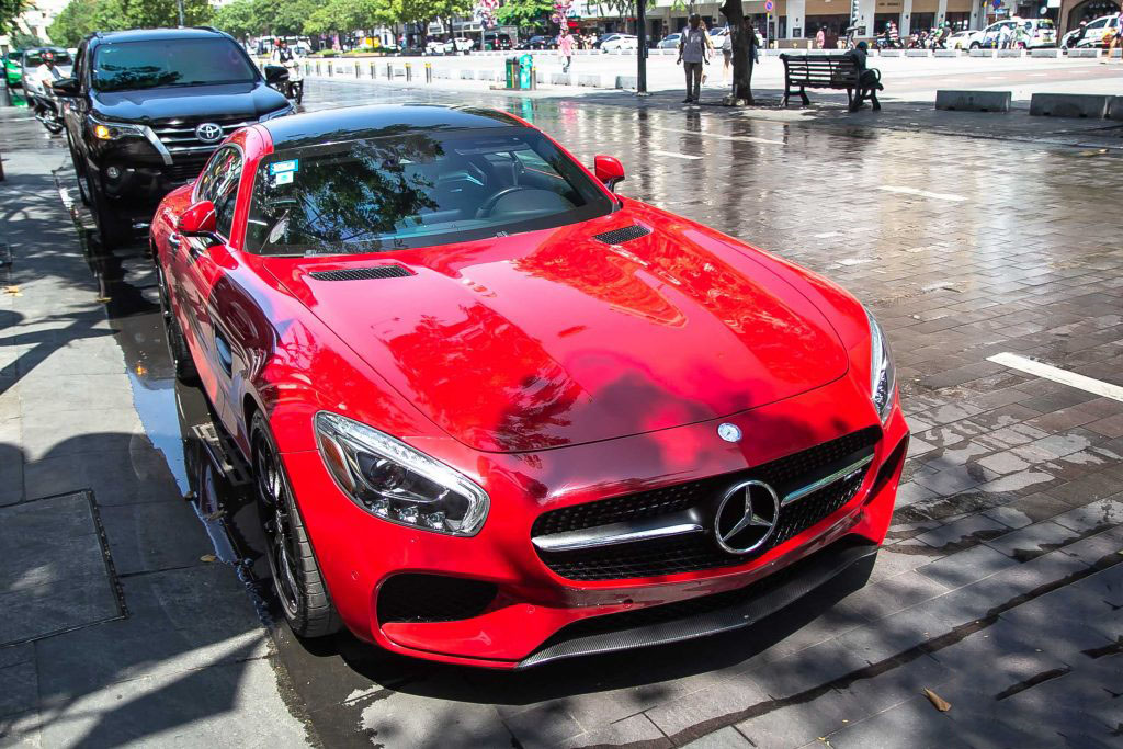 Cường Đô La bổ sung MercedesAMG GT S màu đỏ vào bộ sưu tập siêu xe