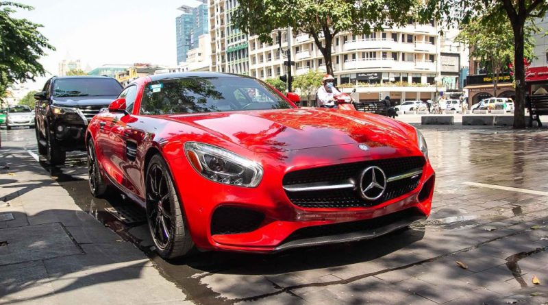 MercedesBenz GLS 450 màu đỏ ấn tượng được nhập tư và có giá gần 7 tỷ đồng